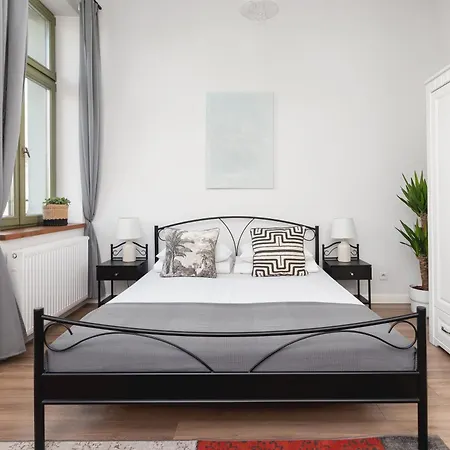 - Dietla 109 Street Apartment